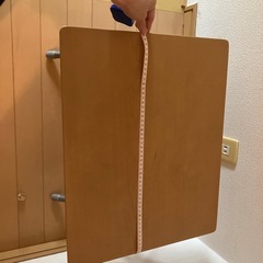 小さなテーブルの画像