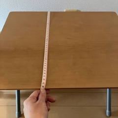 小さなテーブルの画像