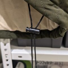 かなり暖かい素材で出来ているフードジャケットの画像