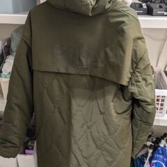 かなり暖かい素材で出来ているフードジャケットの画像