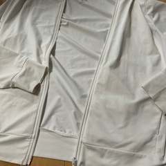 ユニクロ　エアリズムパーカー　白150の画像