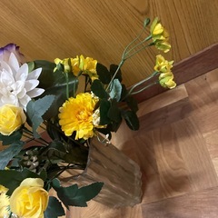 造花飾り　花瓶ごと　置物　飾りの画像