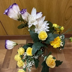 造花飾り　花瓶ごと　置物　飾りの画像