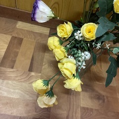 造花飾り　花瓶ごと　置物　飾りの画像