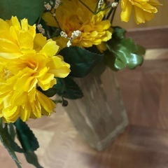 造花飾り　花瓶ごと　置物　飾りの画像