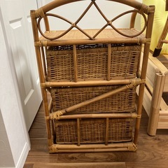 ラタンのラックの画像