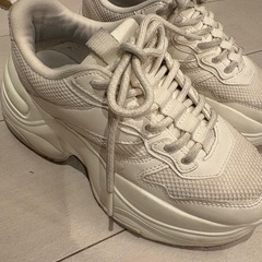 ZARA★ホワイト 厚底スニーカー★22.5の画像