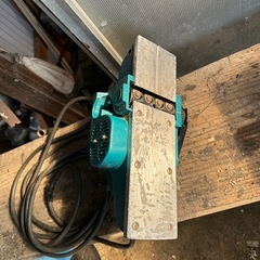 古いマキタの電動工具の画像