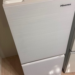 美品【Hisense（ハイセンス）冷蔵庫　中古】 スタイリッシュなホワイトデザインで、ワンルーム・単身用に最適なサイズの冷蔵庫です。の画像