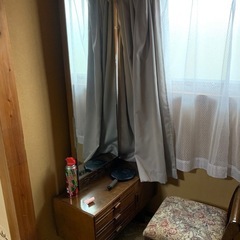 ダンスや本棚、鏡台などの画像