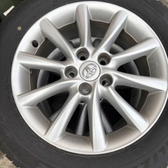 スタッドレスタイヤの画像