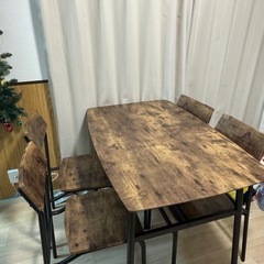 ダイニングテーブルの画像