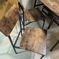 ダイニングテーブルの画像