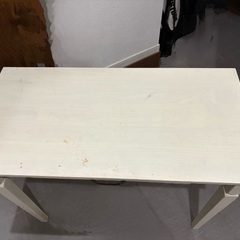 テーブル　(テーブルランナー付き)の画像