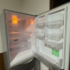 大きい冷蔵庫の画像