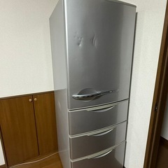 大きい冷蔵庫の画像