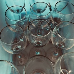 8本収納可能なコンパクトワインセラーの画像