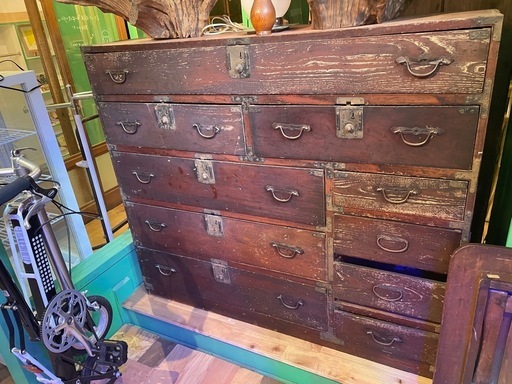 昔懐かし昭和レトロな箪笥