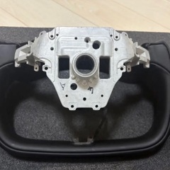 テスラTeslaヨークステアリング 本体 黒色　2025モデルy ジュニパー専用の画像