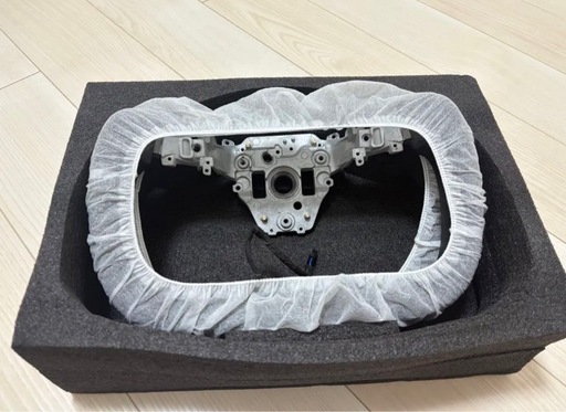 テスラTeslaヨークステアリング 本体 黒色　2025モデルy ジュニパー専用