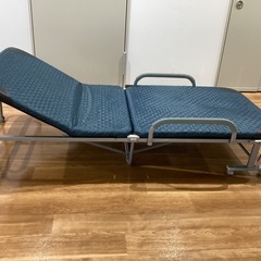 折りたたみリクライニング付きベッド【町田市再生家具252529の画像