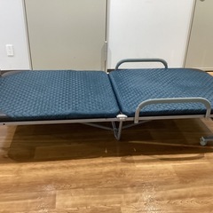 折りたたみリクライニング付きベッド【町田市再生家具252529の画像
