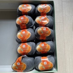 グレー毛糸玉10個の画像