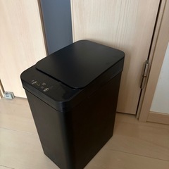 センサー式ゴミ箱の画像