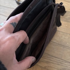 しっかりした作りのショルダーバッグの画像