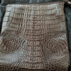 しっかりした作りのショルダーバッグの画像