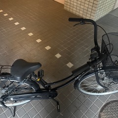 大人用自転車　26インチ　ライト付き、鍵付き、ギア無し、ブラック　ママチャリの画像