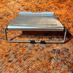 金属製ラップトップスタンドの画像