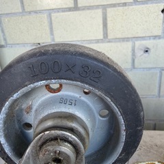 ハンマーキャスター4個の画像