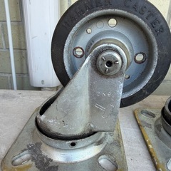 ハンマーキャスター4個の画像