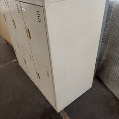受渡し決定。6人用ロッカーの画像