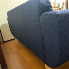 モダン2人掛けソファ ネイビー 幅150cm コンパクトでおしゃれの画像