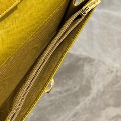 フェラガモ レザー 長財布 カーキ Ferragamoの画像