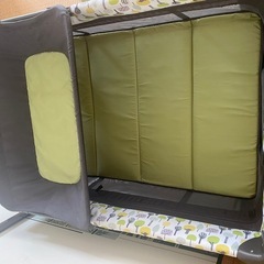 ベビーベッドの画像