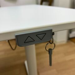 【無料】昇降式デスク　2台の画像