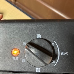 【美品】アイリスオーヤマ 遠赤外線電気ストーブ KIESB-S900-B（2021年製）首振り・強弱2段階・900Wの画像