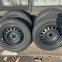 ダンロップ スタッドレスタイヤ195/65R15の画像