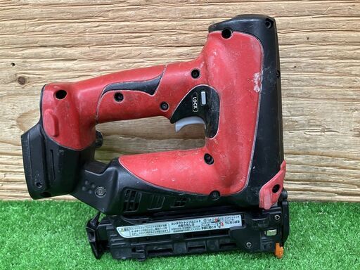 【SIW】MAX マックス TJ-35P1 14.4V充電式ピンネイラ バッテリー2個(1個充電不可)、充電器(差込部分破損有り)付【