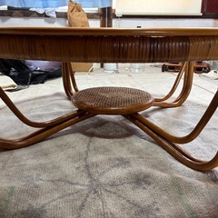 竹のテーブルの画像