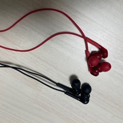 【4個セット】
ヘッドホン(無線)+イヤホン3本(有線2、無線1)の画像