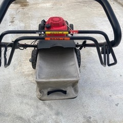 HONDA 芝刈り　草刈機自走式の画像