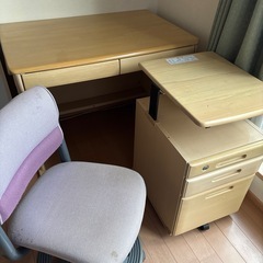 学習机と学習椅子セットの画像