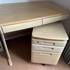 学習机と学習椅子セットの画像