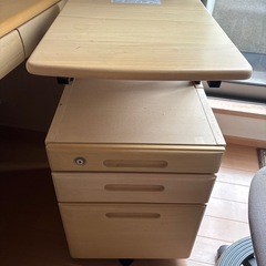 学習机と学習椅子セットの画像