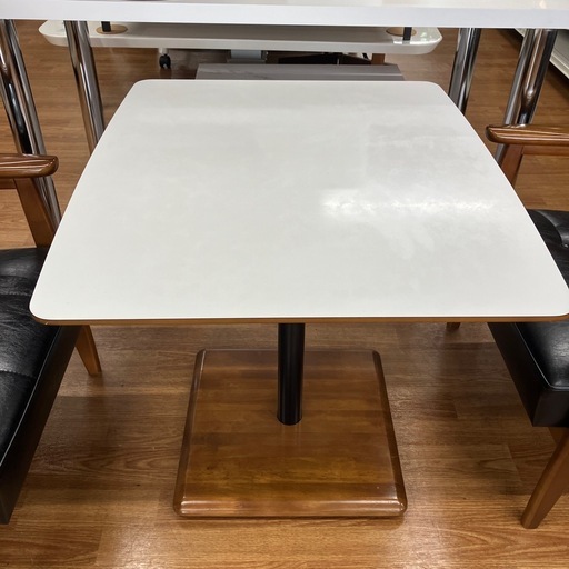 【カリモク60】カフェテーブル売ります‼︎