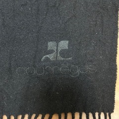クレージュcourrègesマフラー ストール ショール スカーフブラック黒色系 無地ロゴ縦約130センチ横約29センチフリンジ約7センチレディースlady's LADYS女性用婦人 ウィメンズwomen’sメンズmen’s男性用、紳士 ユニセックス男女兼用の画像